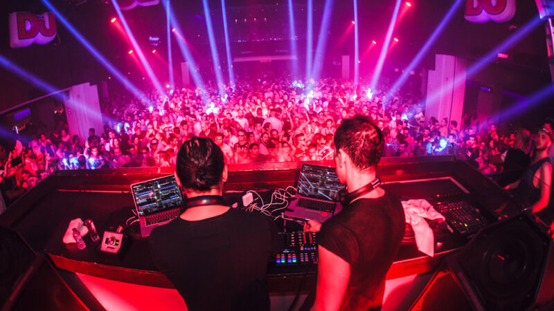 Nightclub Guide: Features, Culture, Experience & Safety Tips